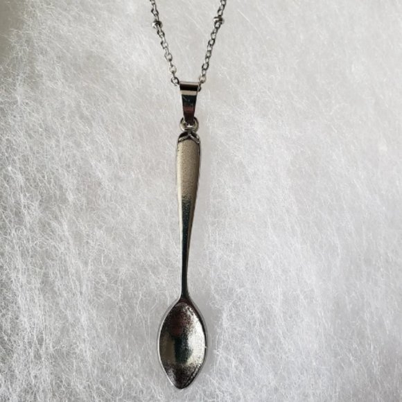 2/50$NWOT Emergency spoon pendant necklace chronic/invisible illness silver - Picture 1 of 2